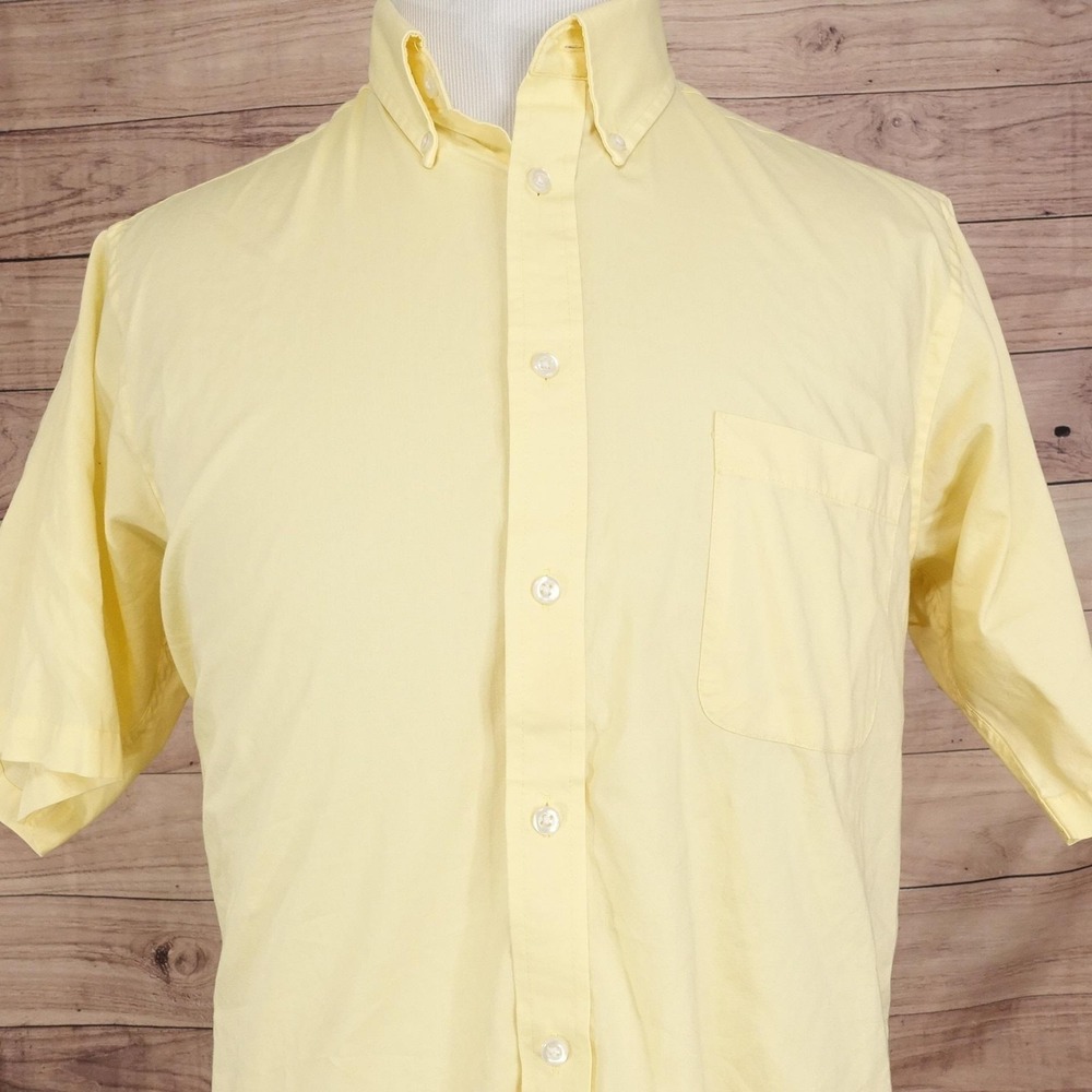 IZOD Shirt Mens L Yellow Short Sleeve Button-Up Regular Fit All-Over Stretch‎
